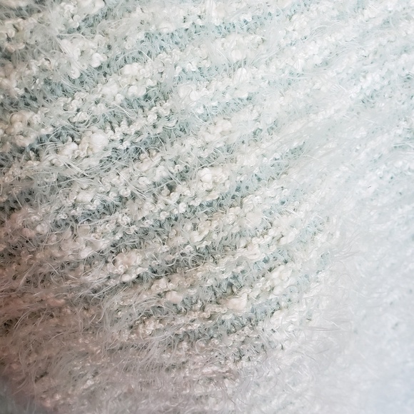 Fuzzy sweater - Picture 4 of 4